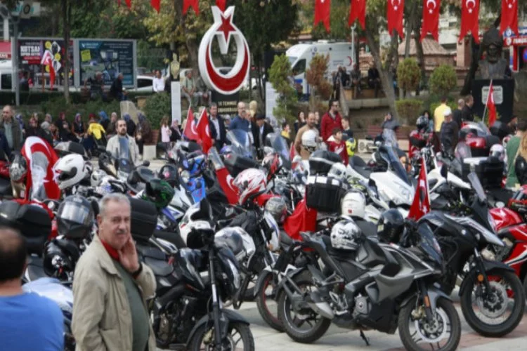 Bursa'da 100 motosiklet Cumhuriyet için 140 kilometrelik kortej yaptı
