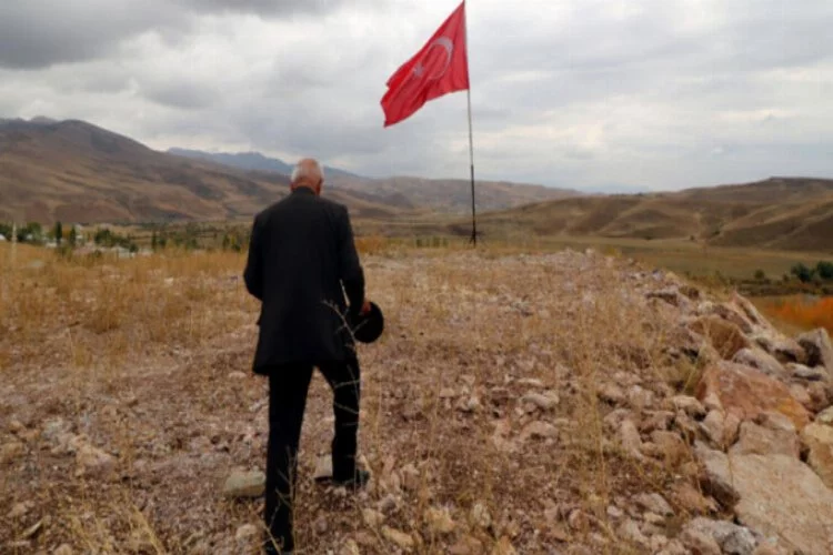 35 yıldır Türk bayrağı dalgalandıran Yüksekovalı kabul töreninde