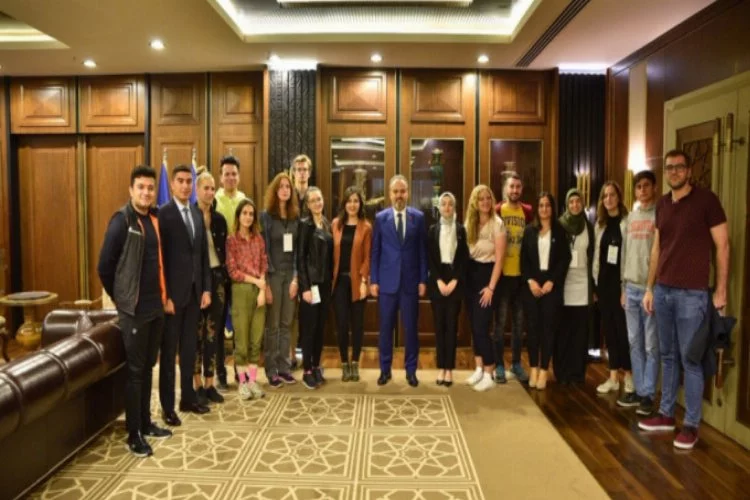 Dünya gençleri Bursa'da
