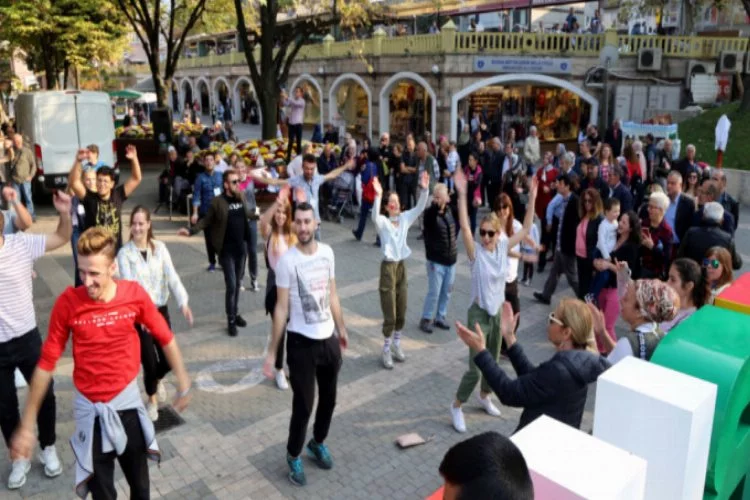Bursa'da şehrin göbeğinde "obezite" farkındalığı