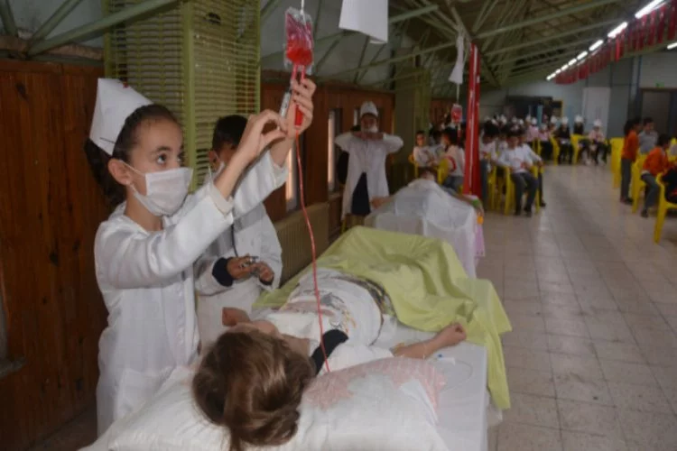 İznik'te  "Kızılay Haftası" kapsamında çocuklardan özel etkinlik