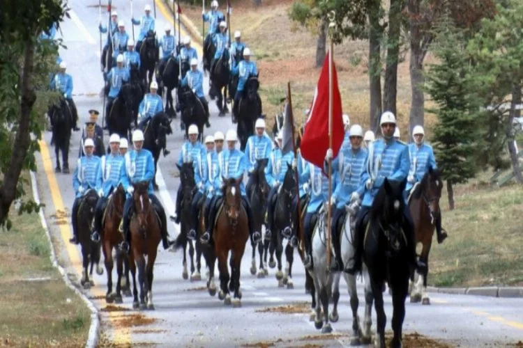 TSK'nın atlı birlikleri şanlı tarihi yaşatıyor