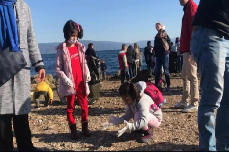 Öğrenciler Mudanya sahilini pırıl pırıl yaptı