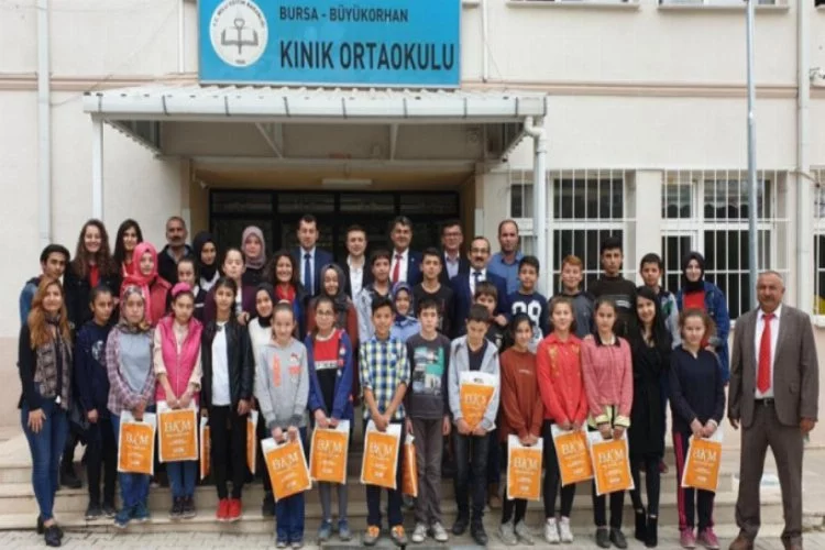 Bursa'da liselilerden köy okulundaki öğrencilere yardım eli