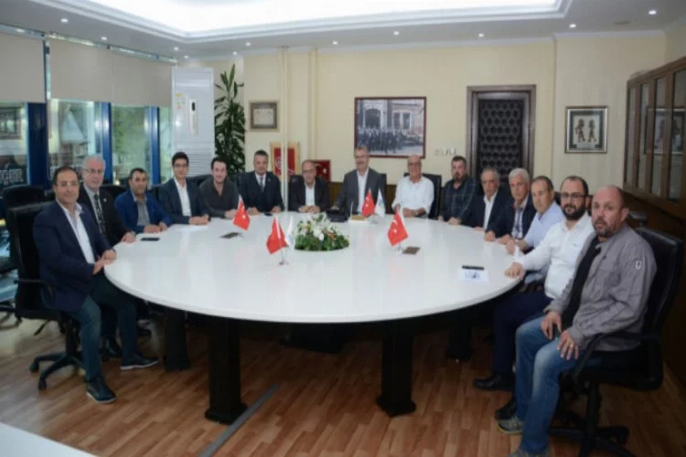 Yeni başkan Ülker'den Karacabey Belediyespor'a ziyaret