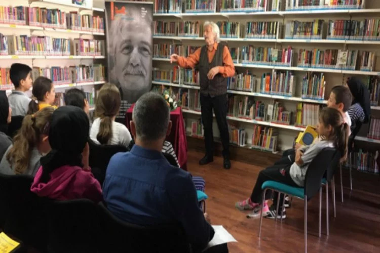 Bursa'da şair ve yazar Bektaş, genç okurlarıyla bir araya geldi