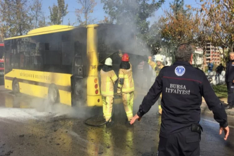 Bursa'da yolcu dolu belediye otobüsü alev aldı!