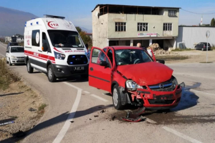 Bursa'da anne-kız trafik kazasında yaralandı