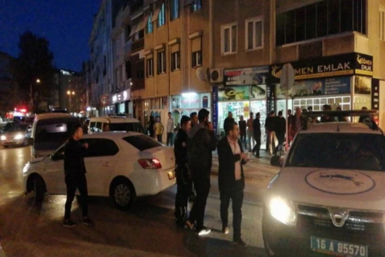 Bursa'da sıcak dakikalar! Silahla ateş açtılar, polisi görünce kaçarken...