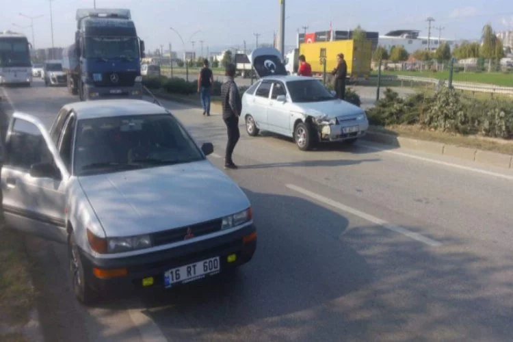 Bursa'da otobüs yasak yerde yolcu indirince kazaya sebep oldu!