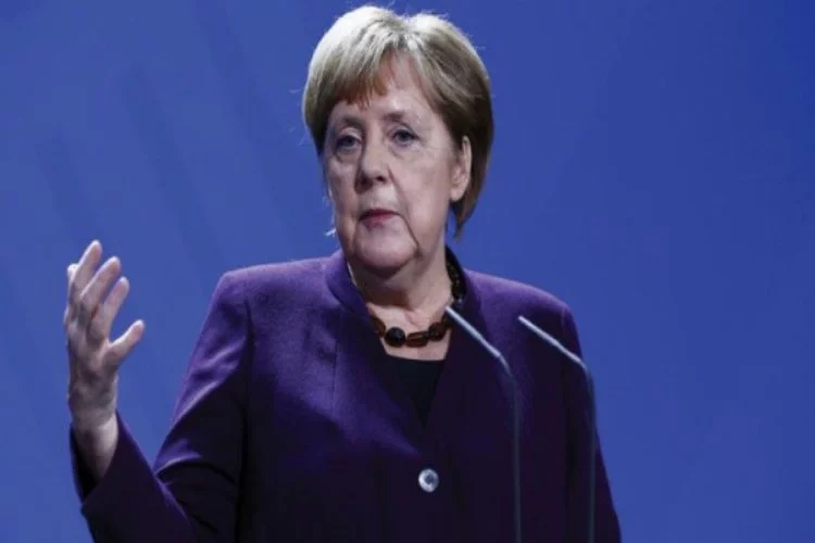Merkel'den 'Macron'a tepki!