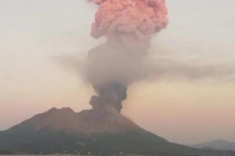 Sakurajima Yanardağı patladı