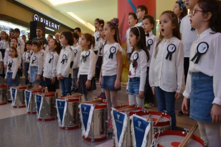 Bursa'da minik öğrencilerden en anlamlı gösteri