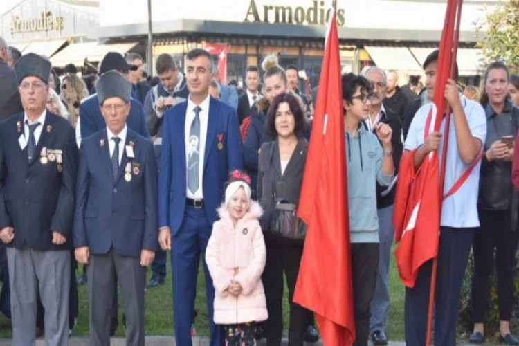 Gemlikliler Atatürk'e bağlılıklarını gösterdi