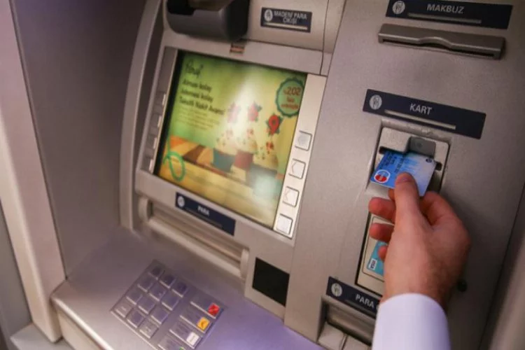 Yeni kimlikle ATM'den para çekilebilecek!
