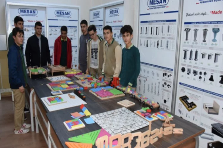 Bursa'da lise öğrencileri üretiyor, 3 ülkeye ihraç ediliyor!