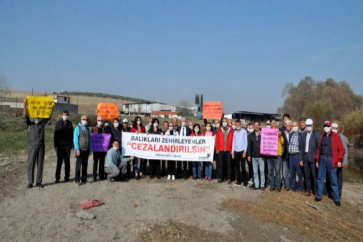 Bursalılardan toplu balık ölümlerine karşı maskeli protesto