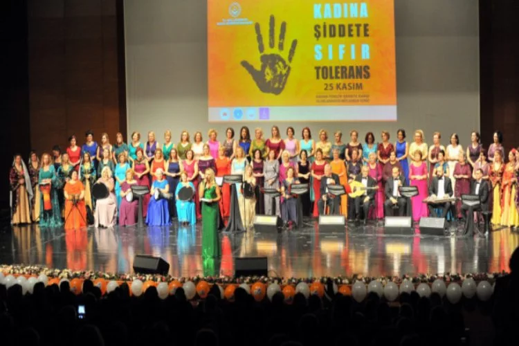 Bursa'da kadınlar, şarkılarını kadına şiddete farkındalık için seslendirdi