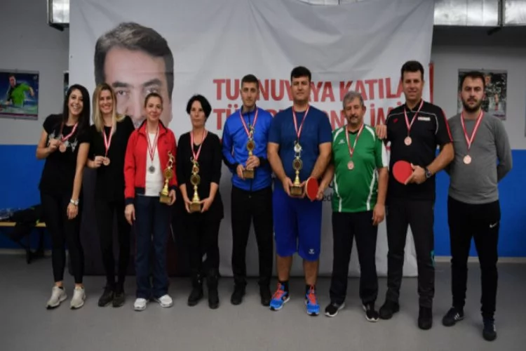 Osmangazi'de masa tenisinde şampiyonlar belli oldu