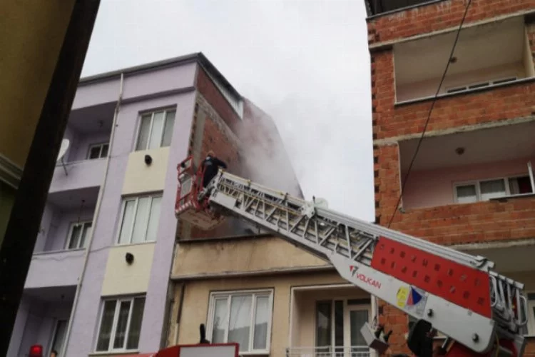Bursa'da çatıda çıkan yangın korkuttu