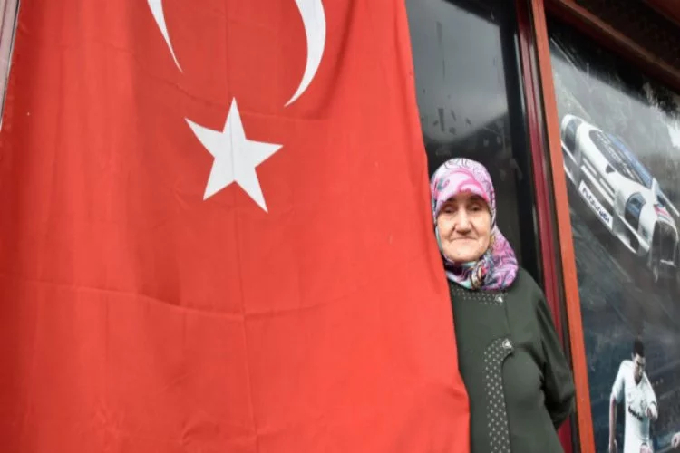 Bursa'yı duygulandıran Nadire nine konuştu: Bayrağımı çok seviyorum