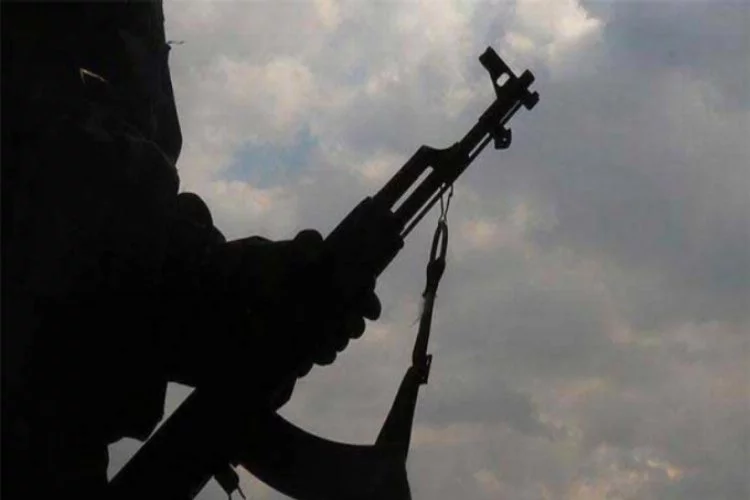 Hakkari'de PKK'lı terörist teslim oldu