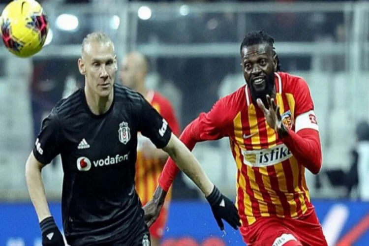 Adebayor Kayserispor'dan ayrıldığını açıkladı