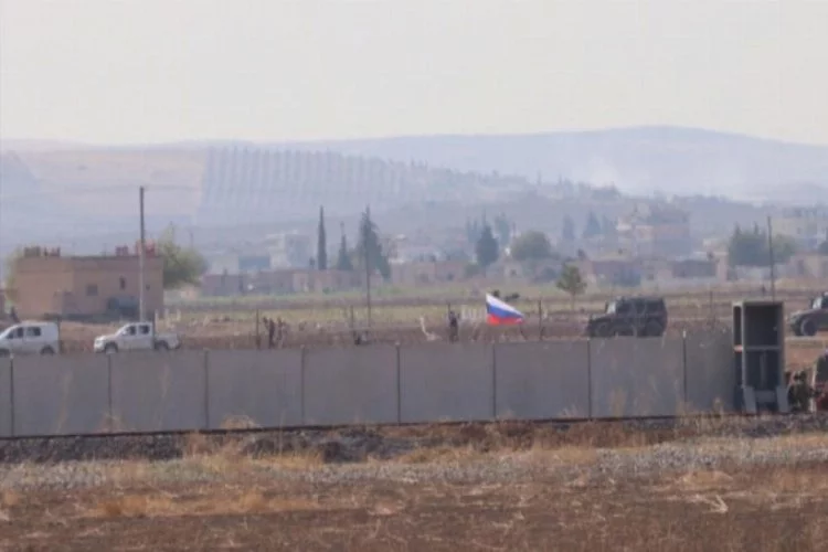 Rus ve Türk komutanla'dan Suriye'de kilit öneme sahip otoyolda teftiş