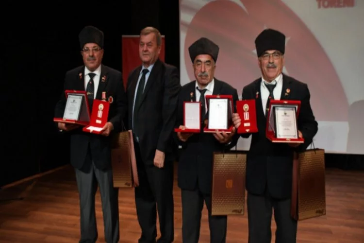 Bursa'da 45 yıl sonra madalyalarını aldılar