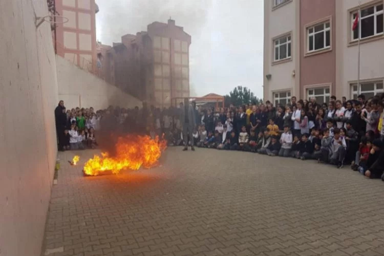Bursa'da öğrencilerle birlikte yangın tatbikatı yapıldı