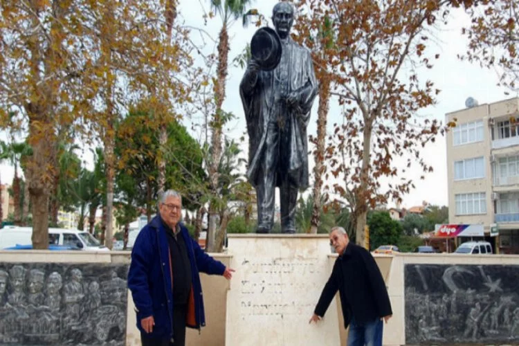 Atatürk Anıtı'na alçak saldırı!