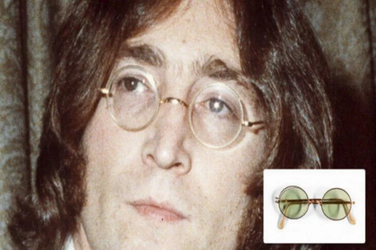 Dünyaca ünlü gitaristin gözlüğü 170 bin euro'ya satıldı