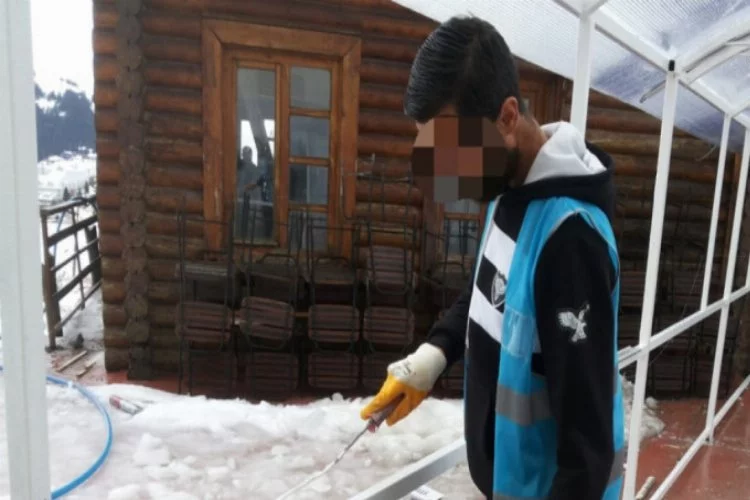Bursa'da hükümlüler polis evini temizledi