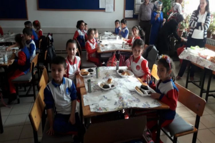 Bursa'da öğrencilerin Yerli Malı Haftası sevinci