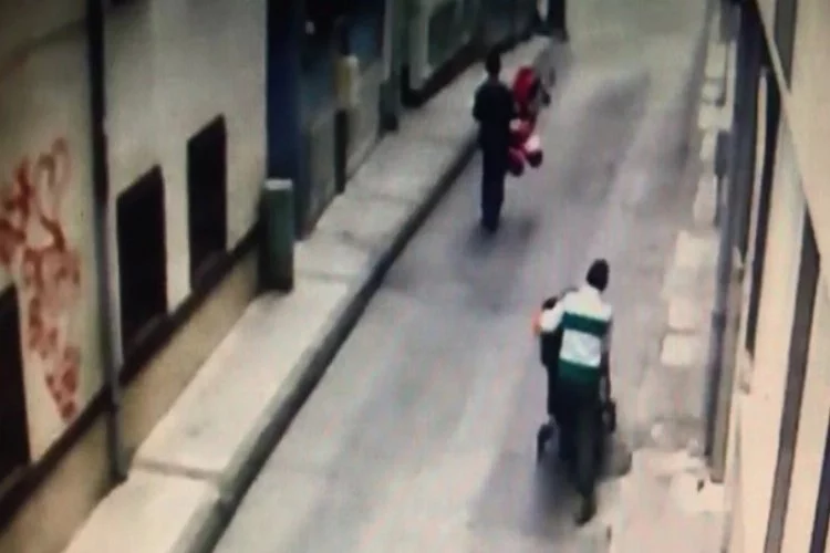 Bursa'da yabancı uyruklu hırsızlar ikizlerin bebek arabasını çaldı