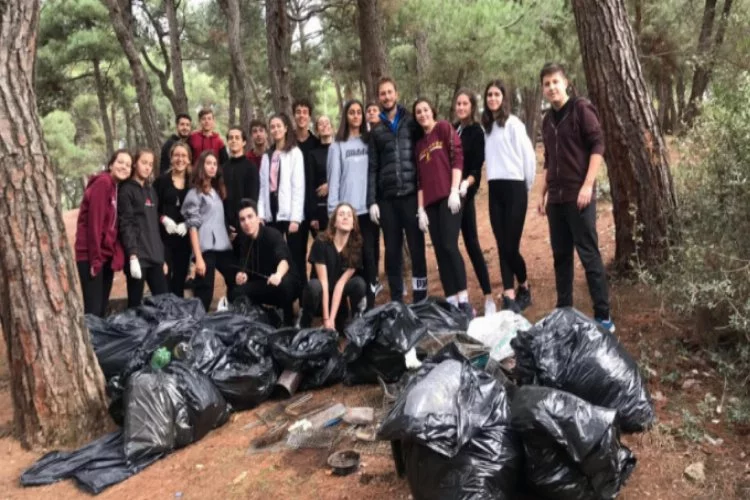 Bursa'da öğrencilerden çevre temizliği
