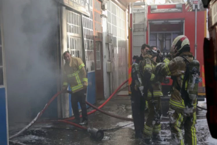Bursa'da iş yeri yangında kül oldu