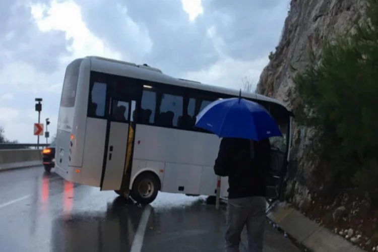 Antalya'da trafik kazası: 17 yaralı