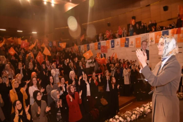 AK Parti kadın kolları "Mahalle Başkanları İstişâre Toplantısı"nda buluştu