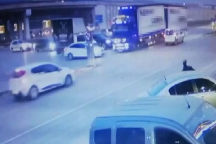 Bursa'da TIR ile otomobil kafa kafaya çarpıştı