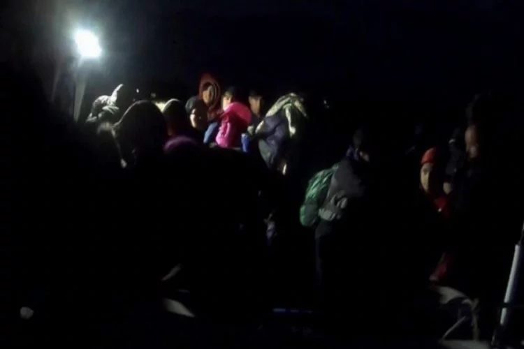 Lastik botta 29'u çocuk, 46 kaçak göçmen yakalandı