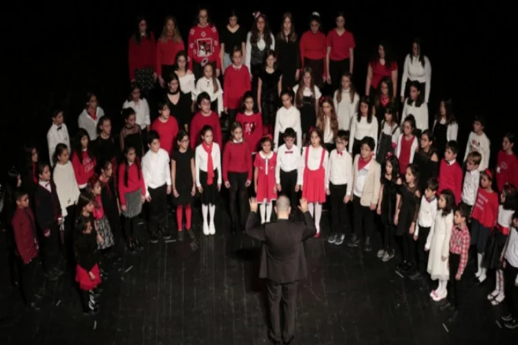 Nilüfer Çocuk Korosu'ndan yeni yıl konseri
