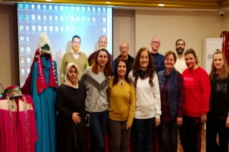 Bursa'da Kültür Akademisi'nde belge heyecanı