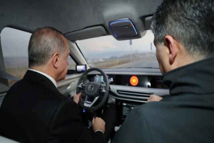 Erdoğan yerli otomobili kullandı