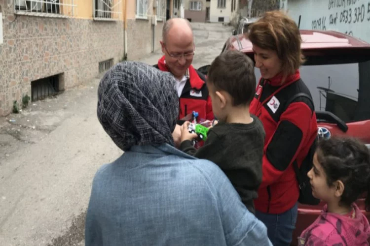 Hayırseverlerin yardımları Türk Kızılayı ile ihtiyaç sahiplerine ulaşıyor