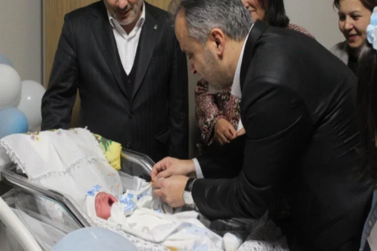 Bursa'da 2020'nin ilk bebekleri dünyaya geldi