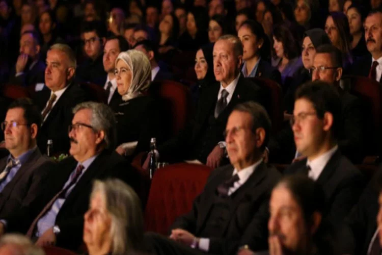 Cumhurbaşkanı Erdoğan, "Leyla ile Mecnun" tiyatro oyununu izledi
