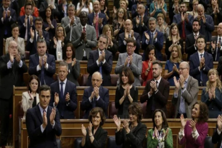 İspanya'da azınlık sol koalisyon kuruluyor