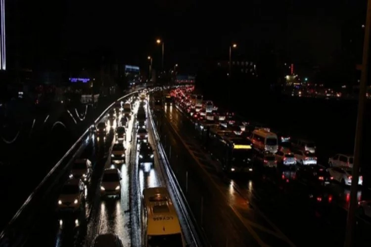 İstanbul'da trafik kilitlendi!