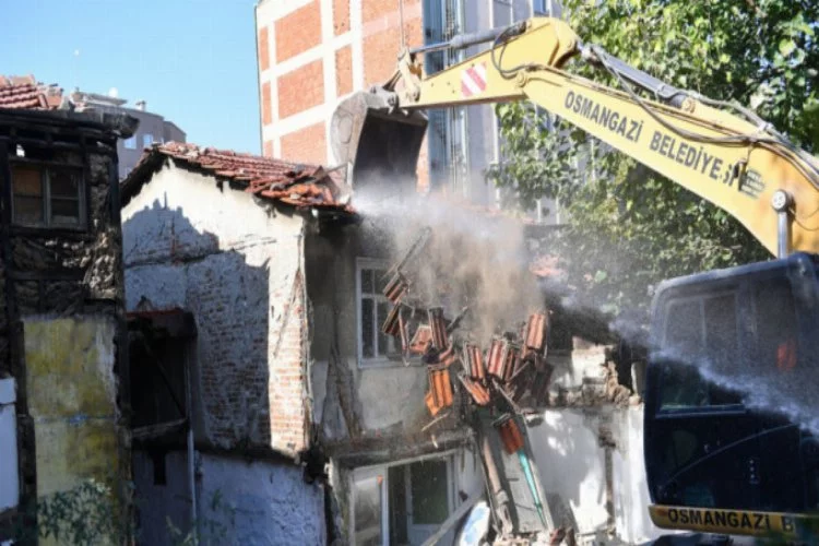 Bursa'da 100 metruk bina yıkıldı!